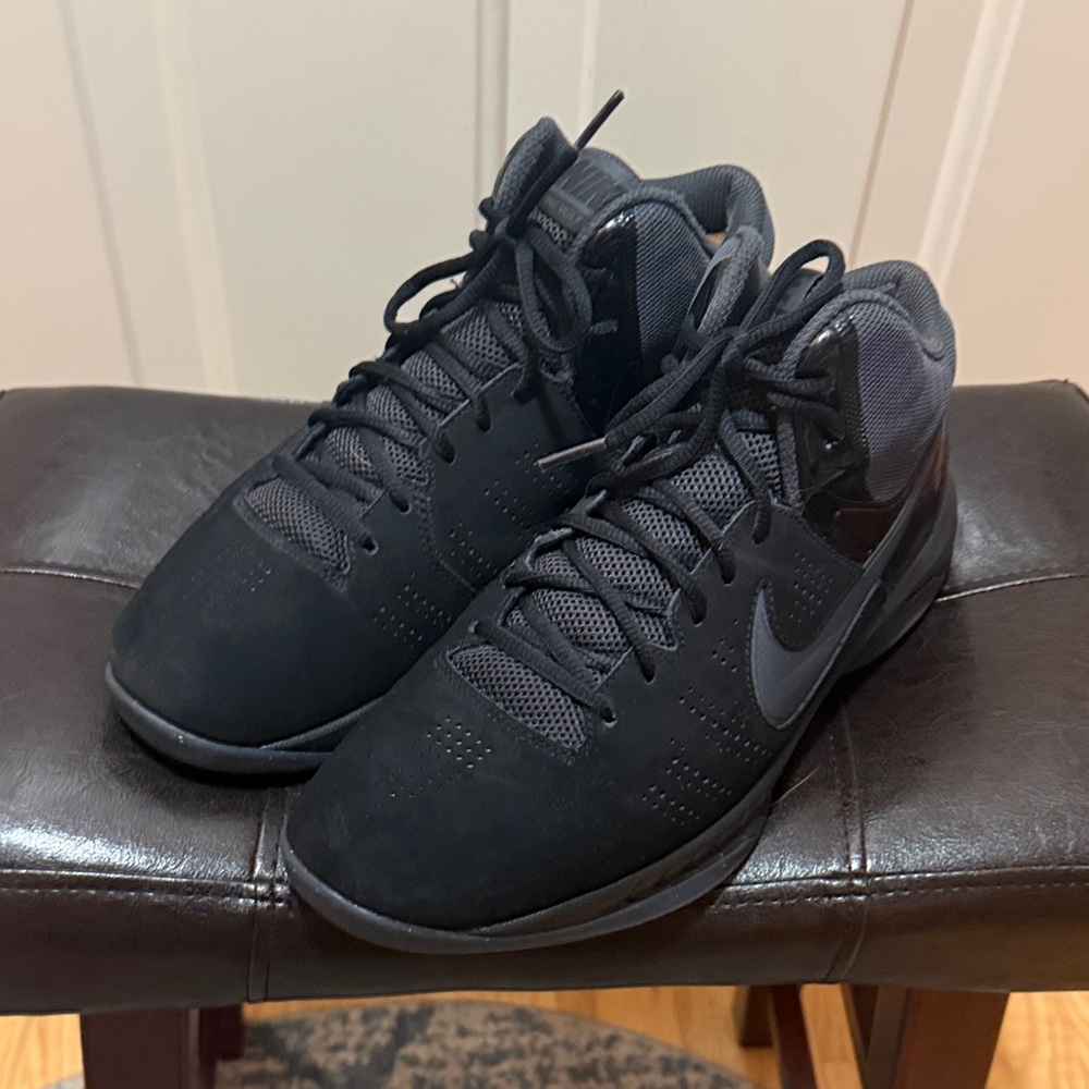 Nike Men's Black and Gray Athletic Shoes